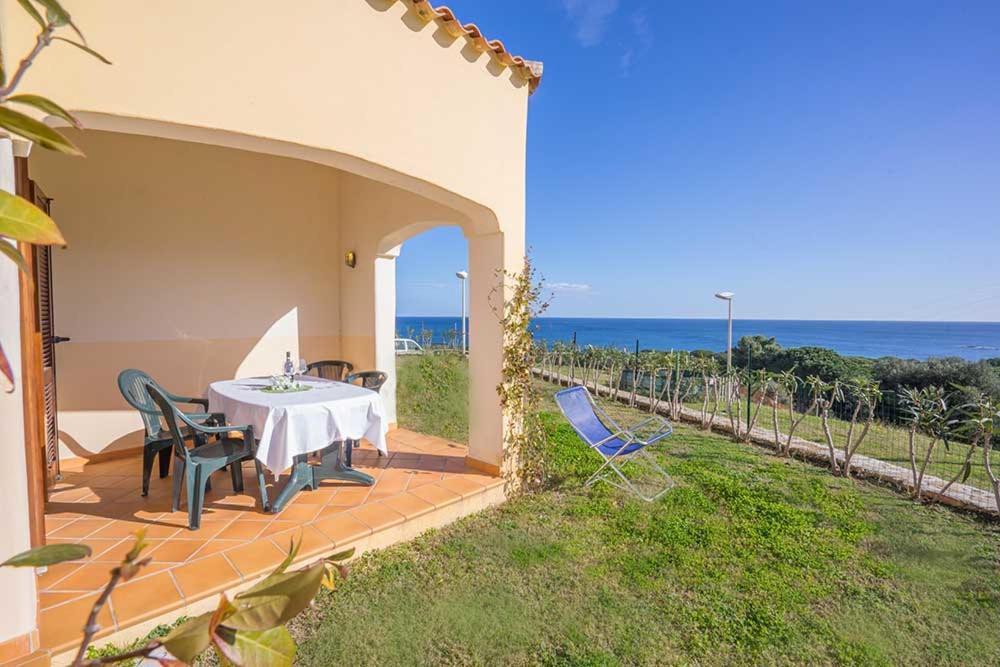 Residence Baia Sant Anna Con Piscina Tanaunella Bagian luar foto