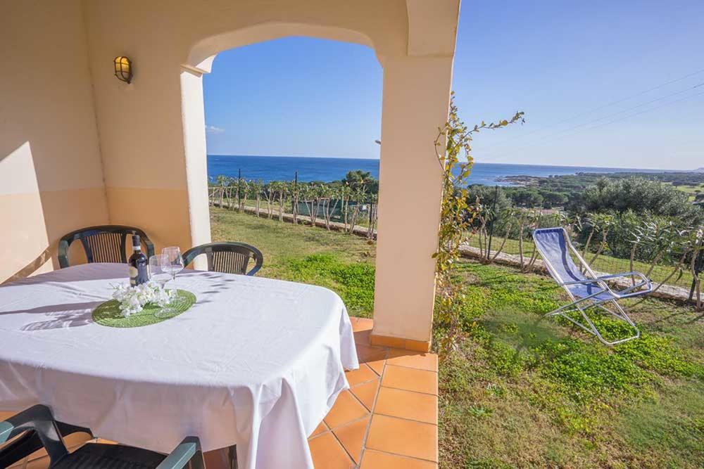 Residence Baia Sant Anna Con Piscina Tanaunella Bagian luar foto