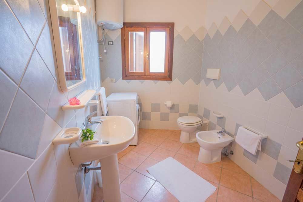 Residence Baia Sant Anna Con Piscina Tanaunella Bagian luar foto