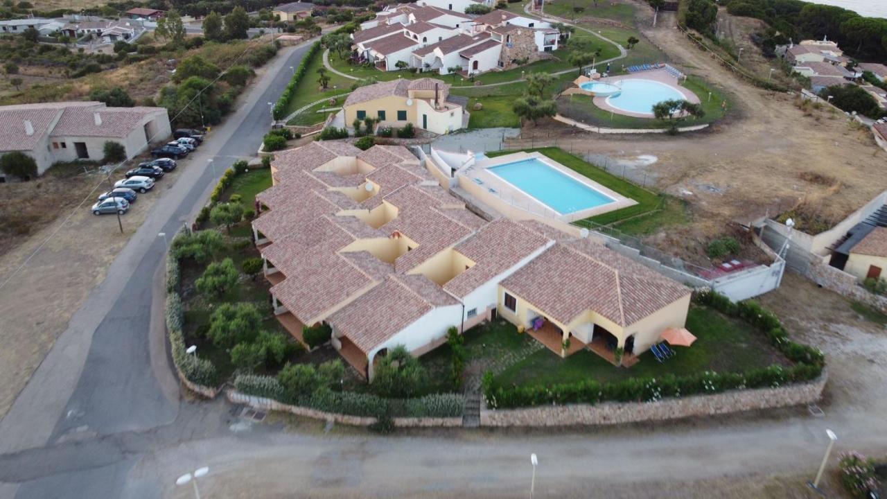 Residence Baia Sant Anna Con Piscina Tanaunella Bagian luar foto