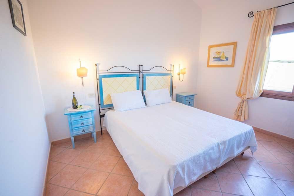 Residence Baia Sant Anna Con Piscina Tanaunella Bagian luar foto