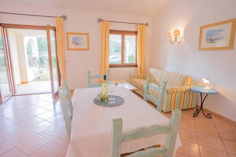 Residence Baia Sant Anna Con Piscina Tanaunella Bagian luar foto