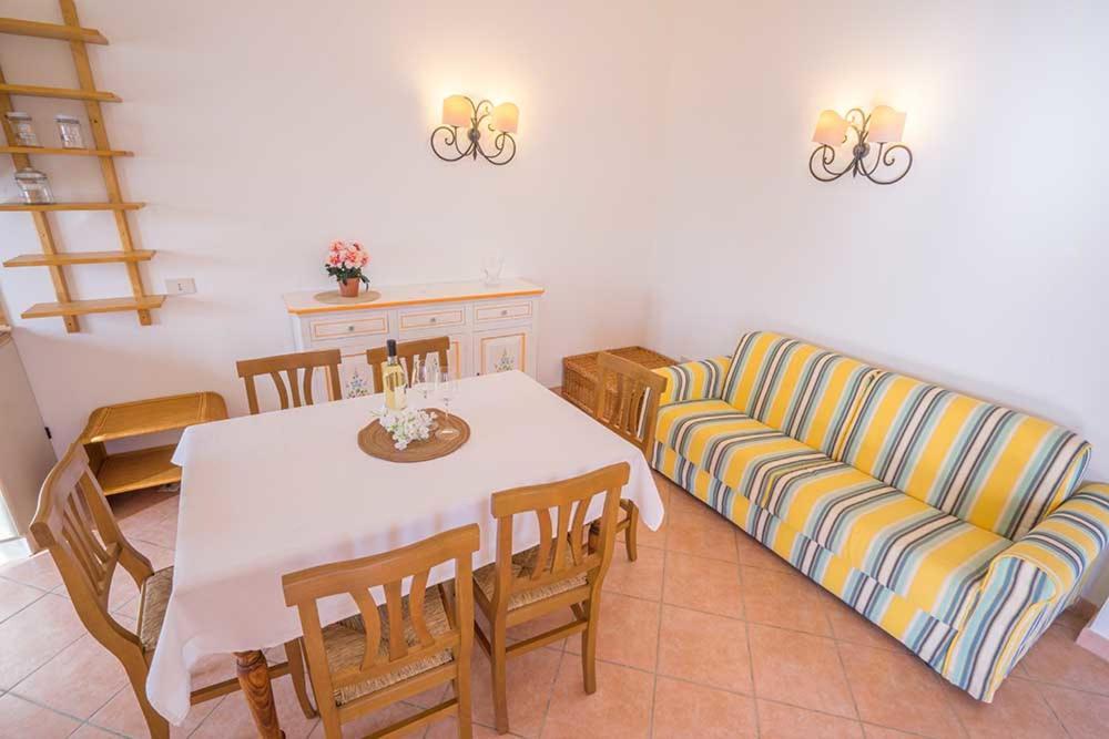 Residence Baia Sant Anna Con Piscina Tanaunella Bagian luar foto