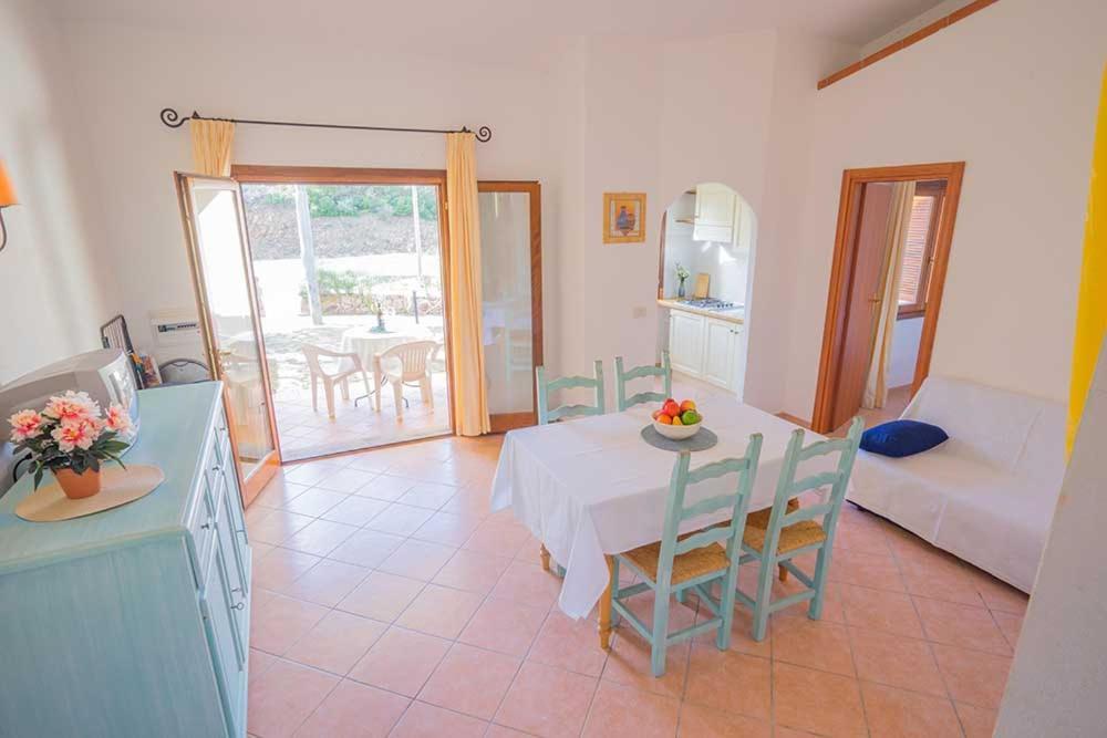 Residence Baia Sant Anna Con Piscina Tanaunella Bagian luar foto