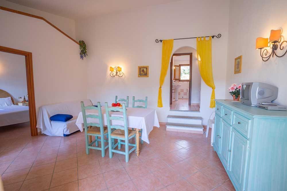 Residence Baia Sant Anna Con Piscina Tanaunella Bagian luar foto