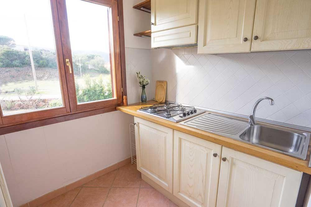 Residence Baia Sant Anna Con Piscina Tanaunella Bagian luar foto