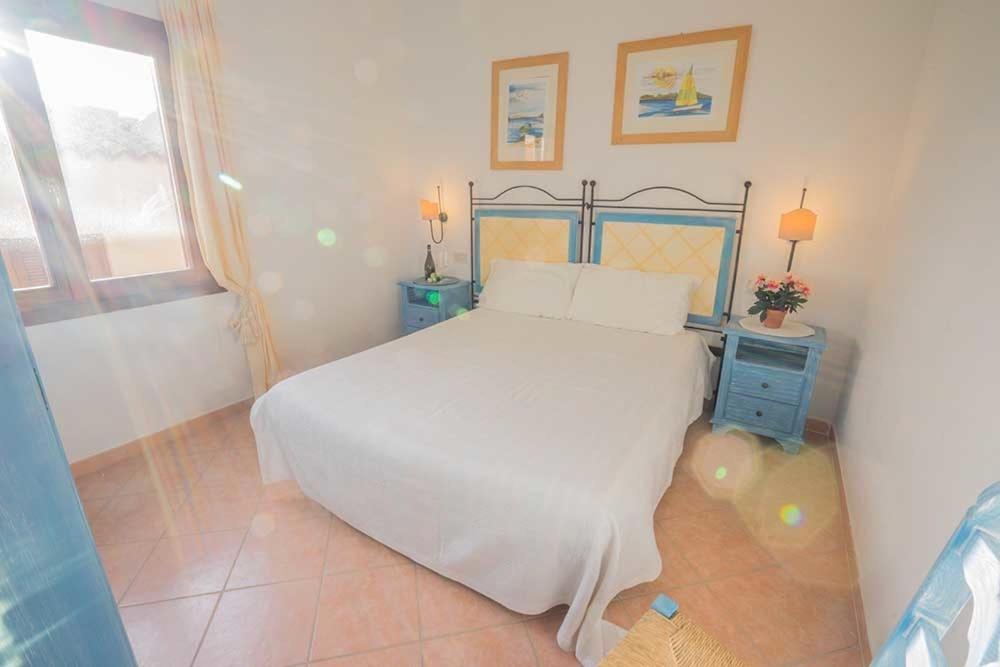 Residence Baia Sant Anna Con Piscina Tanaunella Bagian luar foto