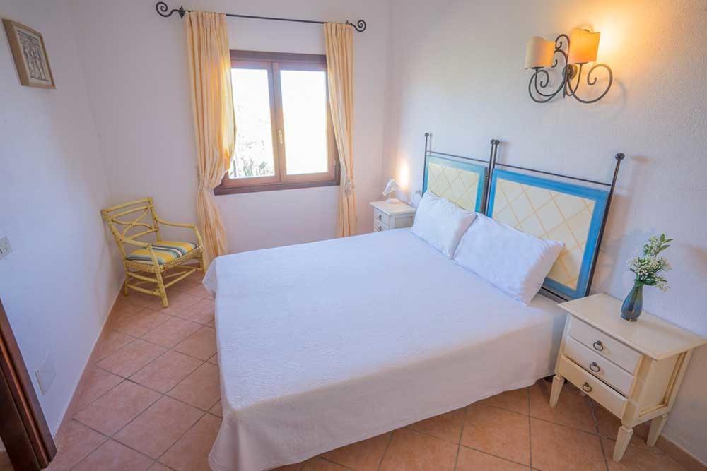 Residence Baia Sant Anna Con Piscina Tanaunella Bagian luar foto